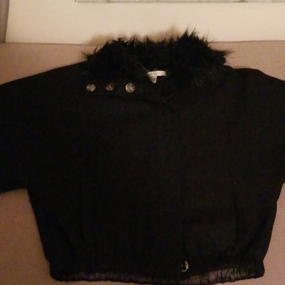 Cropped jacket with faux fur collar